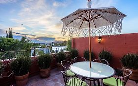 3Br Garden Home With Rooftop & Garage In Centro San Miguel De Allende